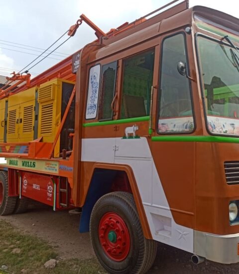 second hand borwell machine rig with atlas copco compressor